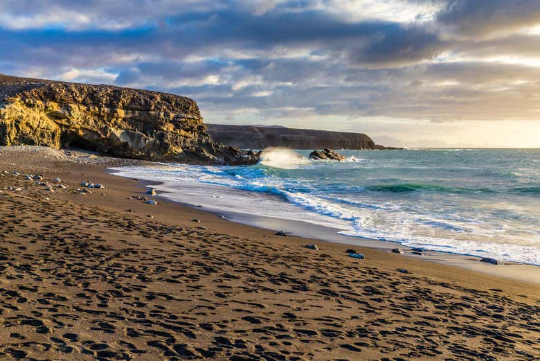Cae la tarde sobre las Cuevas de Ajuy, al oeste de Fuerteventura