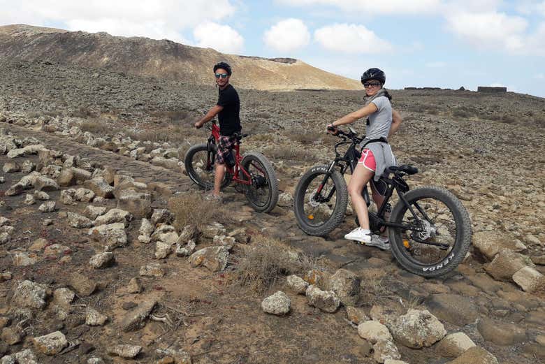 Disfrutando de la ruta en bicicleta eléctrica