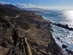 Camino junto al mar